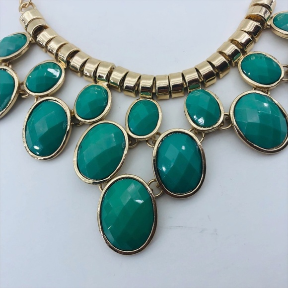 Statement Green Stone/Gold Tone Chain Necklace - Picture 3 of 7